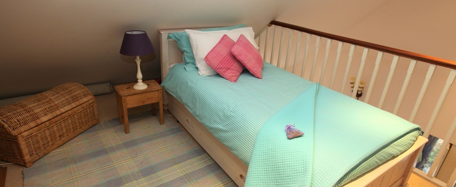 Single bed with truckle.jpg